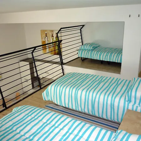 Loft 1-2-3, In Centro, Con Giardino, A 150 M Dal Mare