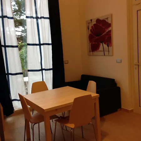 Loft 1-2-3, In Centro, Con Giardino, A 150 M Dal Mare