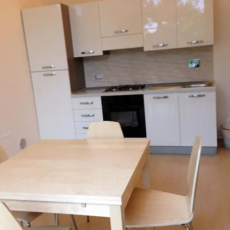 Loft 1-2-3, In Centro, Con Giardino, A 150 M Dal Mare