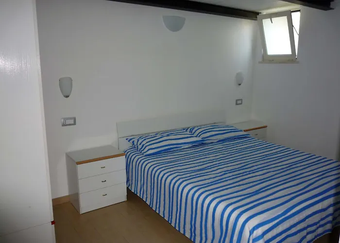 Apartamento Loft 1-2-3, In Centro, Con Giardino, A 150 M Dal Mare