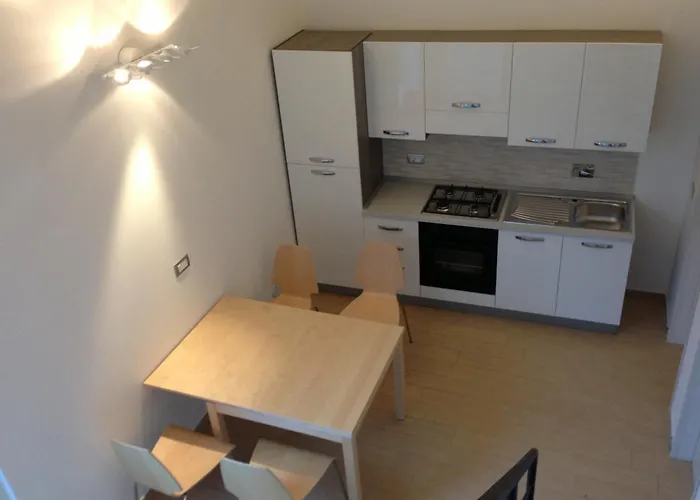 Apartamento Loft 1-2-3, In Centro, Con Giardino, A 150 M Dal Mare