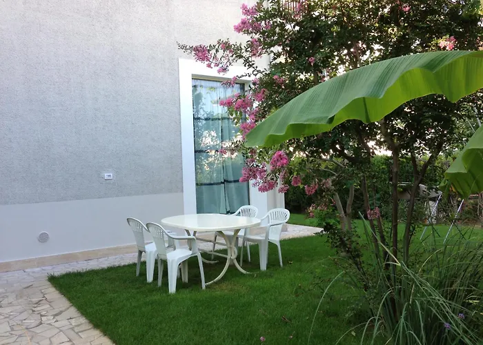 Loft 1-2-3, In Centro, Con Giardino, A 150 M Dal Mare *