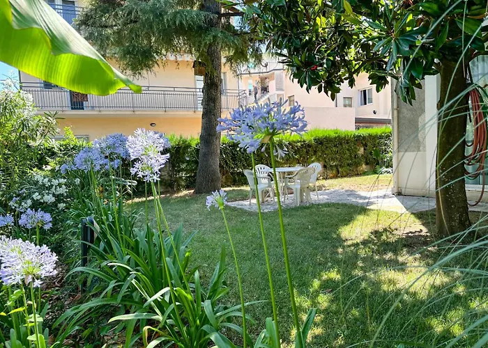 Loft 1-2-3, In Centro, Con Giardino, A 150 M Dal Mare Pineto