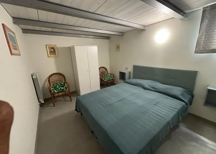 Apartamento Loft 1-2-3, In Centro, Con Giardino, A 150 M Dal Mare