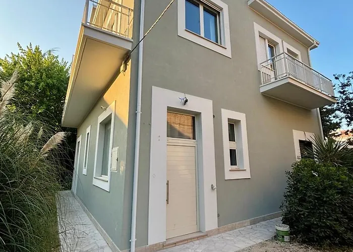 Apartamento Loft 1-2-3, In Centro, Con Giardino, A 150 M Dal Mare